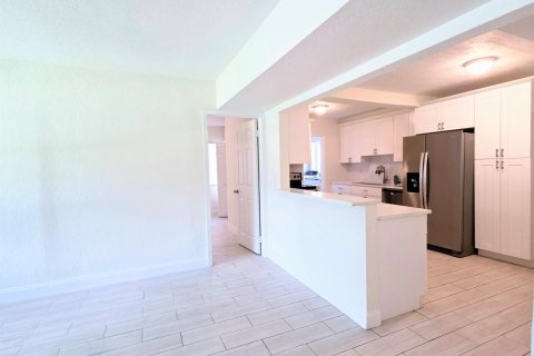 Villa ou maison à louer à Fort Lauderdale, Floride: 2 chambres, 114.36 m2 № 2439276 - photo 16