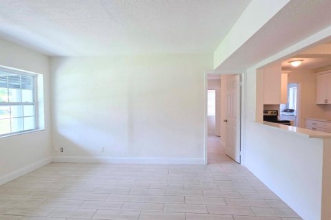 Villa ou maison à louer à Fort Lauderdale, Floride: 2 chambres, 114.36 m2 № 2439276 - photo 17