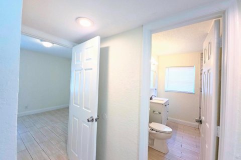 Villa ou maison à louer à Fort Lauderdale, Floride: 2 chambres, 114.36 m2 № 2439276 - photo 21