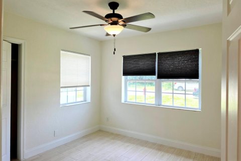 Villa ou maison à louer à Fort Lauderdale, Floride: 2 chambres, 114.36 m2 № 2439276 - photo 24