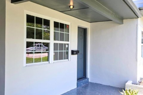 Villa ou maison à louer à Fort Lauderdale, Floride: 2 chambres, 114.36 m2 № 2439276 - photo 5