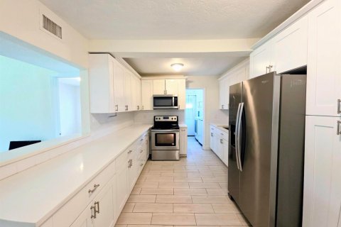 Villa ou maison à louer à Fort Lauderdale, Floride: 2 chambres, 114.36 m2 № 2439276 - photo 2