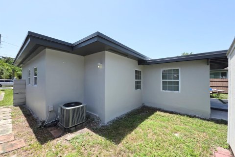 Villa ou maison à louer à Fort Lauderdale, Floride: 2 chambres, 114.36 m2 № 2439276 - photo 6