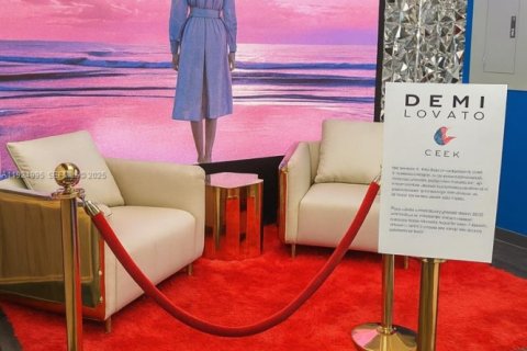 Commercial property in Doral, Florida № 2039048 - photo 3