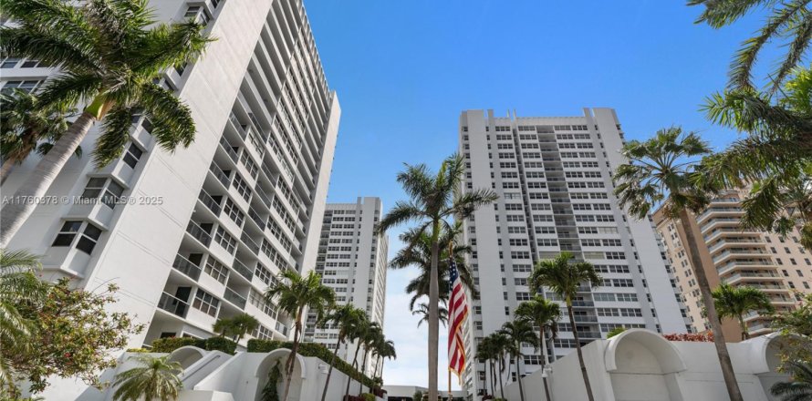 Condo à Hallandale Beach, Floride, 2 chambres № 1935108