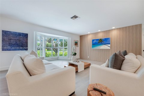 Casa en venta en Pinecrest, Florida, 5 dormitorios, 259.1 m2 № 2060670 - foto 10