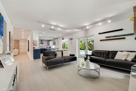 Casa en venta en Pinecrest, Florida, 5 dormitorios, 259.1 m2 № 2060670 - foto 14