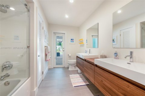 Casa en venta en Pinecrest, Florida, 5 dormitorios, 259.1 m2 № 2060670 - foto 20