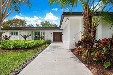 Casa en venta en Pinecrest, Florida, 5 dormitorios, 259.1 m2 № 2060670 - foto 2