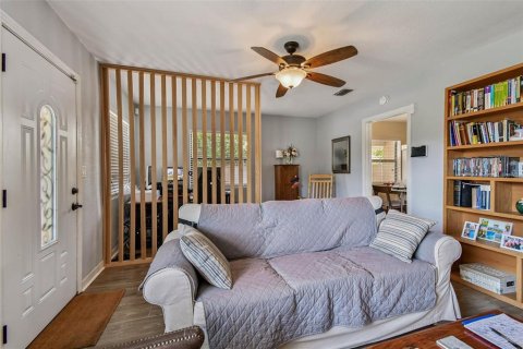 House in Clearwater, Florida 2 bedrooms, 91.04 sq.m. № 1912219 - photo 8