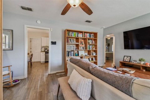 House in Clearwater, Florida 2 bedrooms, 91.04 sq.m. № 1912219 - photo 13