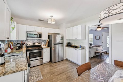 House in Clearwater, Florida 2 bedrooms, 91.04 sq.m. № 1912219 - photo 16