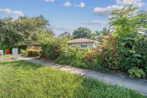 House in Clearwater, Florida 2 bedrooms, 91.04 sq.m. № 1912219 - photo 5