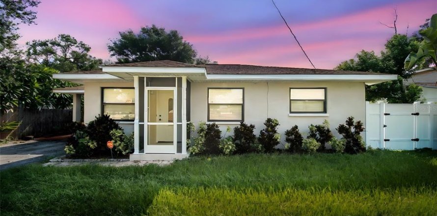 House in Clearwater, Florida 2 bedrooms, 91.04 sq.m. № 1912219