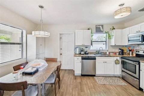 House in Clearwater, Florida 2 bedrooms, 91.04 sq.m. № 1912219 - photo 20