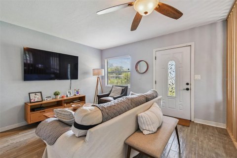 House in Clearwater, Florida 2 bedrooms, 91.04 sq.m. № 1912219 - photo 11
