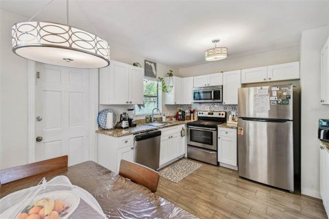 House in Clearwater, Florida 2 bedrooms, 91.04 sq.m. № 1912219 - photo 19