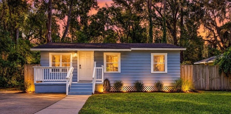 House in Gainesville, Florida 3 bedrooms, 77.29 sq.m. № 2388360