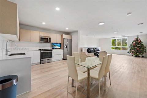 Condo à Miami, Floride, 3 chambres  № 2168107