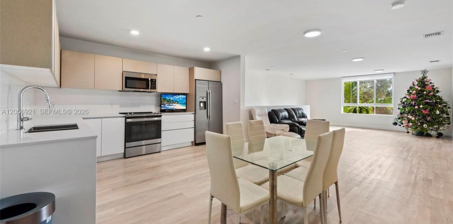 Condo à Miami, Floride, 3 chambres  № 2168107