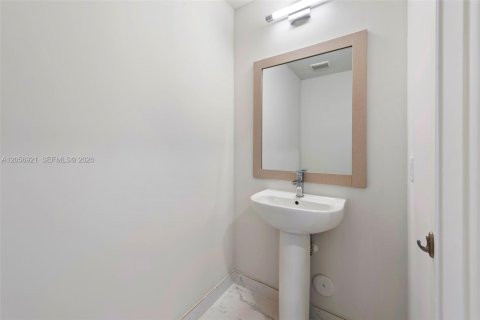 Copropriété à louer à Miami, Floride: 3 chambres, 142.42 m2 № 2168107 - photo 12