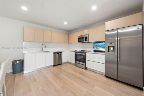 Copropriété à louer à Miami, Floride: 3 chambres, 142.42 m2 № 2168107 - photo 3