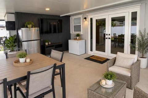 Casa en venta en Miami, Florida, 3 dormitorios, 103.12 m2 № 2352524 - foto 22