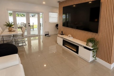 Casa en venta en Miami, Florida, 3 dormitorios, 103.12 m2 № 2352524 - foto 5