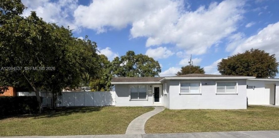 Casa en Miami, Florida 3 dormitorios, 103.12 m2 № 2352524