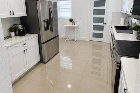 Casa en venta en Miami, Florida, 3 dormitorios, 103.12 m2 № 2352524 - foto 9
