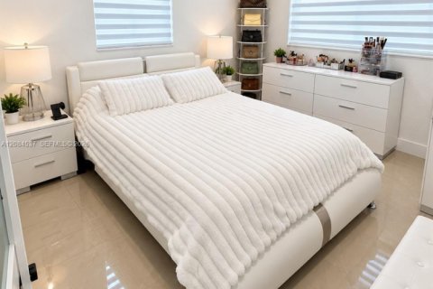 Casa en venta en Miami, Florida, 3 dormitorios, 103.12 m2 № 2352524 - foto 17