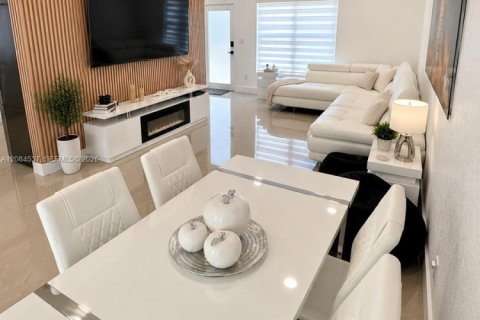 Casa en venta en Miami, Florida, 3 dormitorios, 103.12 m2 № 2352524 - foto 7