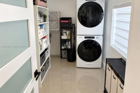 Casa en venta en Miami, Florida, 3 dormitorios, 103.12 m2 № 2352524 - foto 8
