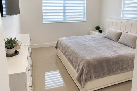 Casa en venta en Miami, Florida, 3 dormitorios, 103.12 m2 № 2352524 - foto 14