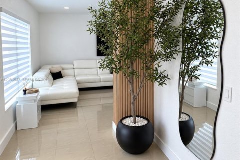 Casa en venta en Miami, Florida, 3 dormitorios, 103.12 m2 № 2352524 - foto 4