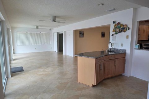 House in Sun City Center, Florida 3 bedrooms, 237.37 sq.m. № 2126725 - photo 19