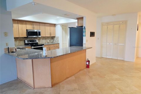 House in Sun City Center, Florida 3 bedrooms, 237.37 sq.m. № 2126725 - photo 5