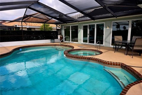 House in Sun City Center, Florida 3 bedrooms, 237.37 sq.m. № 2126725 - photo 9