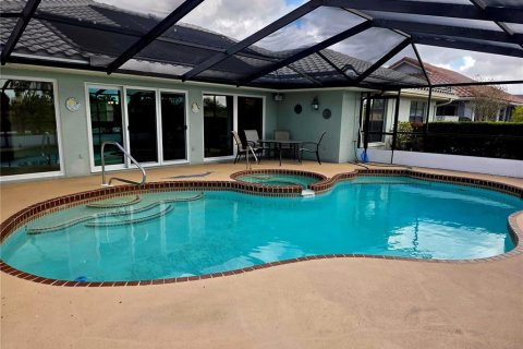 House in Sun City Center, Florida 3 bedrooms, 237.37 sq.m. № 2126725 - photo 11