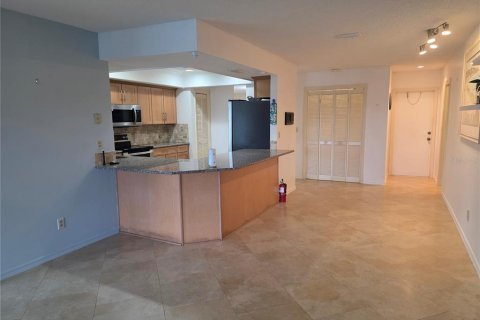 House in Sun City Center, Florida 3 bedrooms, 237.37 sq.m. № 2126725 - photo 6