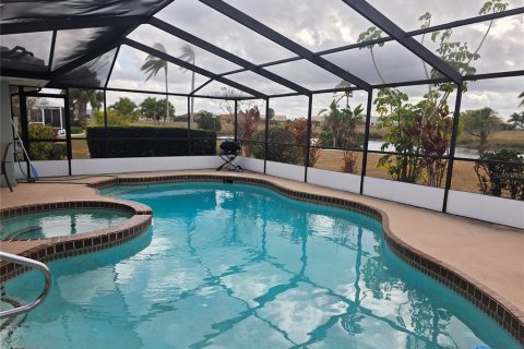 House in Sun City Center, Florida 3 bedrooms, 237.37 sq.m. № 2126725 - photo 14