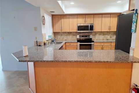 House in Sun City Center, Florida 3 bedrooms, 237.37 sq.m. № 2126725 - photo 8