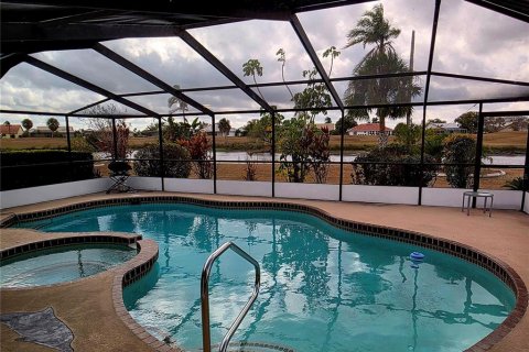 House in Sun City Center, Florida 3 bedrooms, 237.37 sq.m. № 2126725 - photo 2