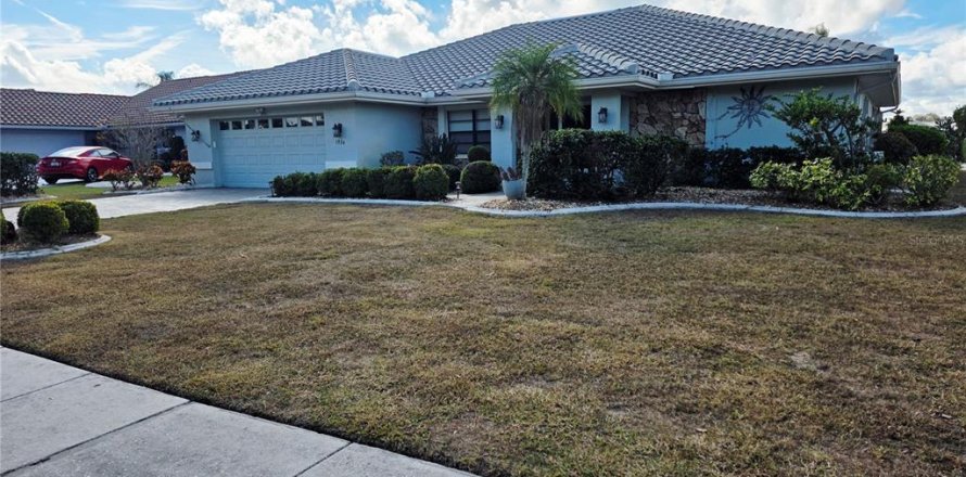 House in Sun City Center, Florida 3 bedrooms, 237.37 sq.m. № 2126725
