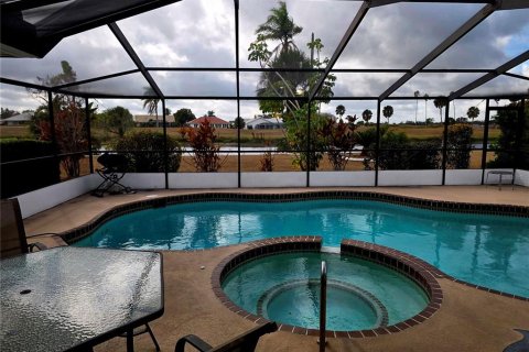 House in Sun City Center, Florida 3 bedrooms, 237.37 sq.m. № 2126725 - photo 17
