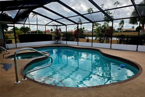 House in Sun City Center, Florida 3 bedrooms, 237.37 sq.m. № 2126725 - photo 15