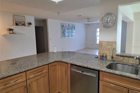 House in Sun City Center, Florida 3 bedrooms, 237.37 sq.m. № 2126725 - photo 25