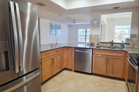 House in Sun City Center, Florida 3 bedrooms, 237.37 sq.m. № 2126725 - photo 24
