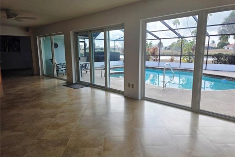 House in Sun City Center, Florida 3 bedrooms, 237.37 sq.m. № 2126725 - photo 4