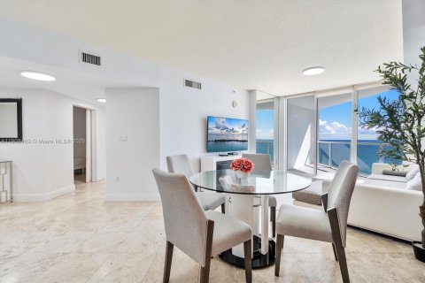 Condo in Sunny Isles Beach, Florida, 2 bedrooms № 1965172 - photo 6